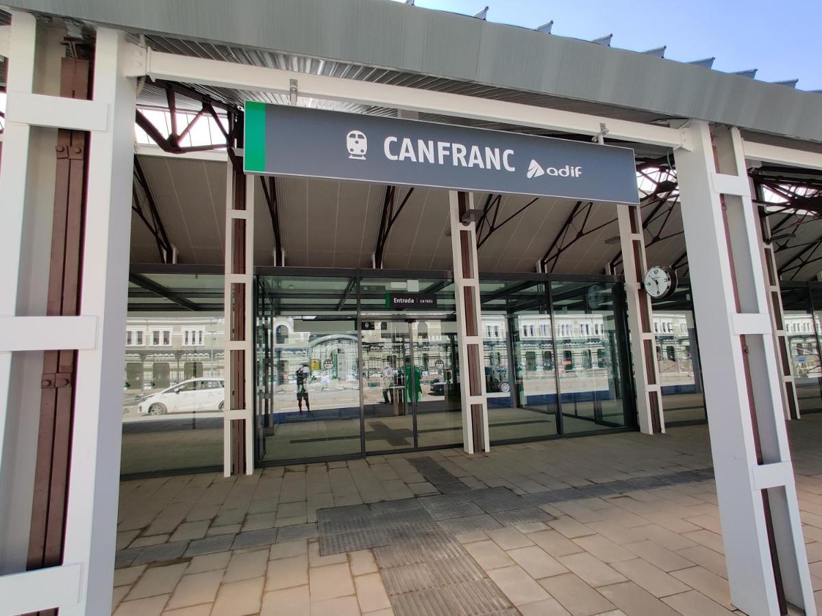 "Leo Pixel" Avairent Canfranc Estacion Lägenhet Exteriör bild