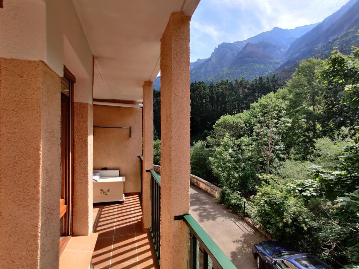 "Leo Pixel" Avairent Canfranc Estacion Lägenhet Exteriör bild