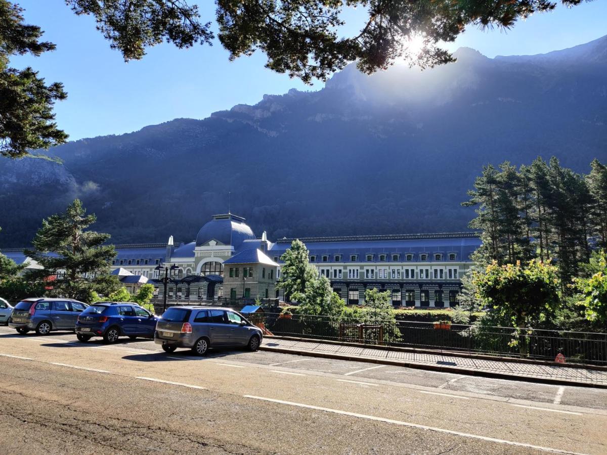 "Leo Pixel" Avairent Canfranc Estacion Lägenhet Exteriör bild